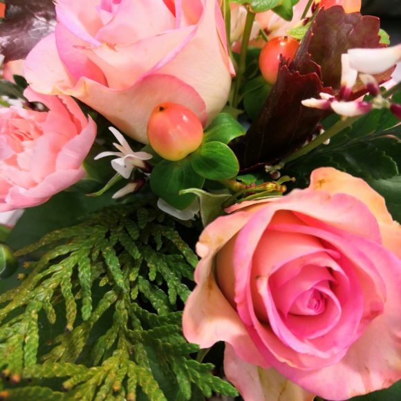 Lähikuva ruusukimpusta.