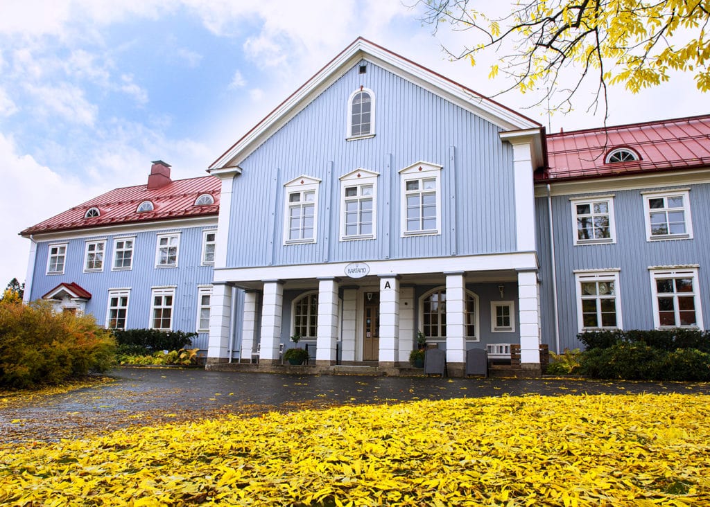 Sininen Kartanorakennus.