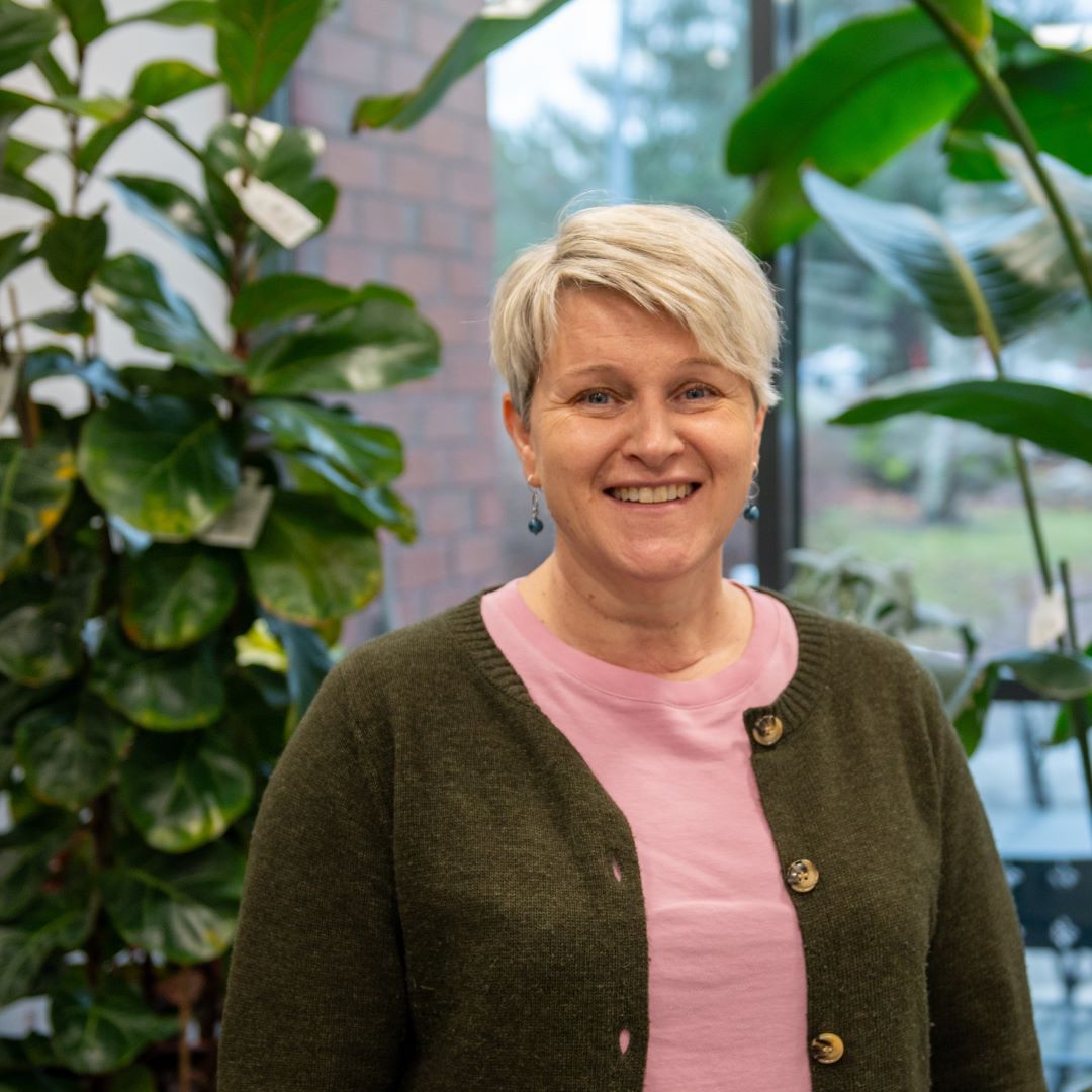 AhlmanEdun puutarha-alan opettaja Piia Harsu.