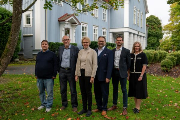 Ahlmanin koulun säätiön hallitus.